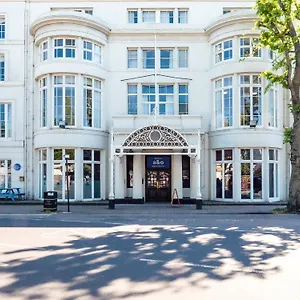 Albergue A&o, Brighton