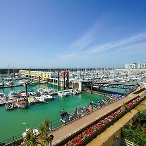 Britannia Harbour View - Parking - By Lets Apartment